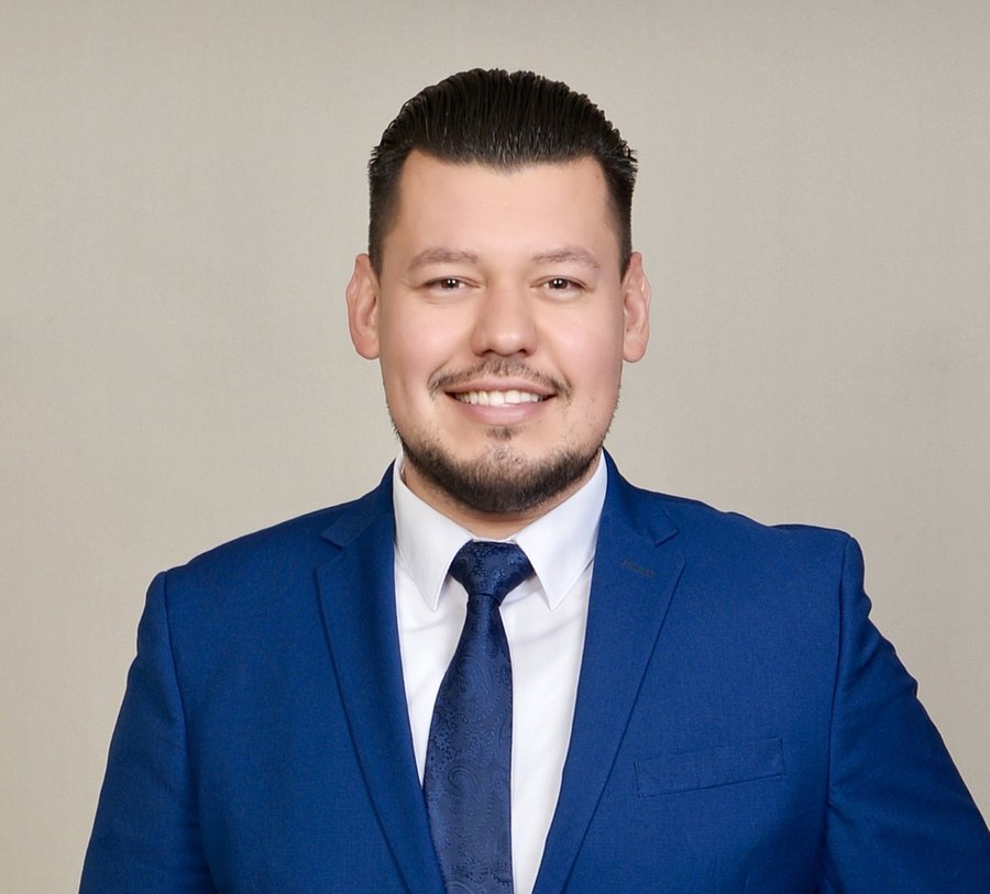 Jorge Vivar — REALTOR®, Park Regency