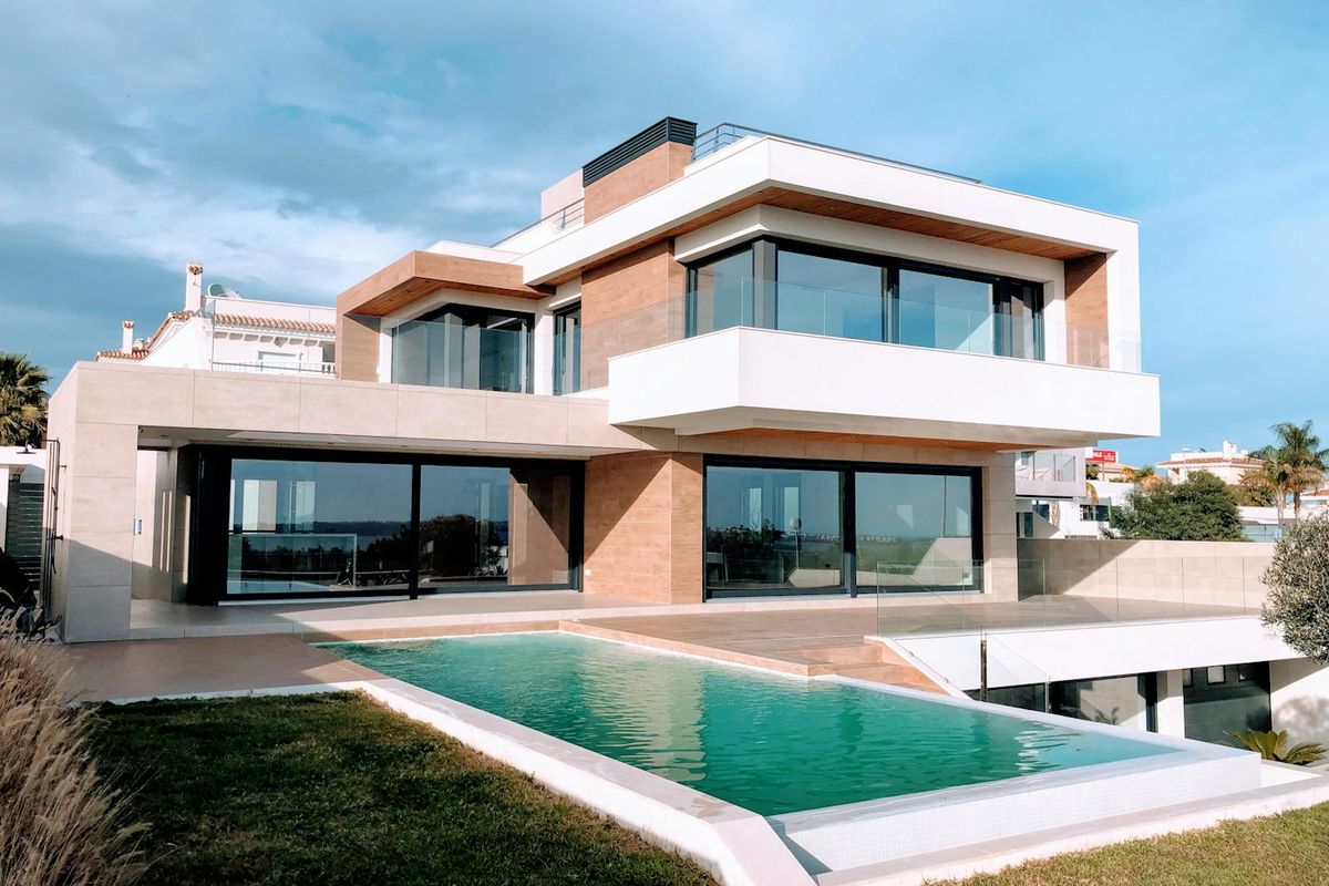 New Construction — Jorge Vivar, Park Regency